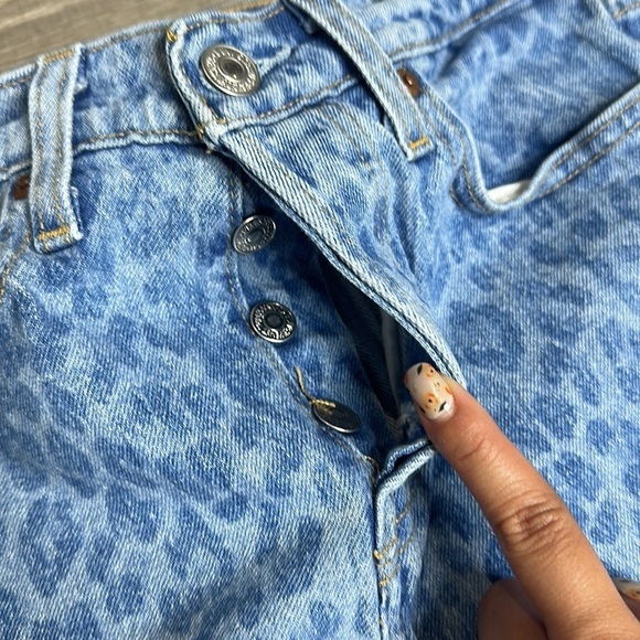 Levi’s High Rise Animal Print Wedgie Straight Fit Cropped Jeans Blue Sz 25 - Picture 6 of 16